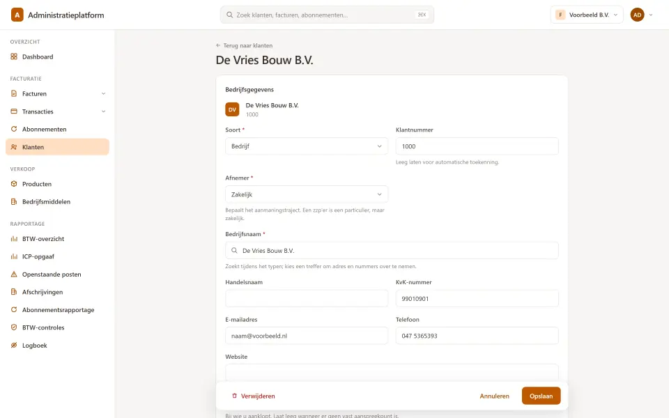 Klantgegevens met contactpersonen en btw-nummer